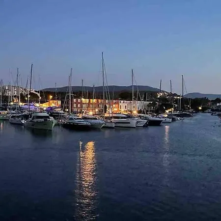 Le Petit Mouillage, A 100 M De La Grimaud