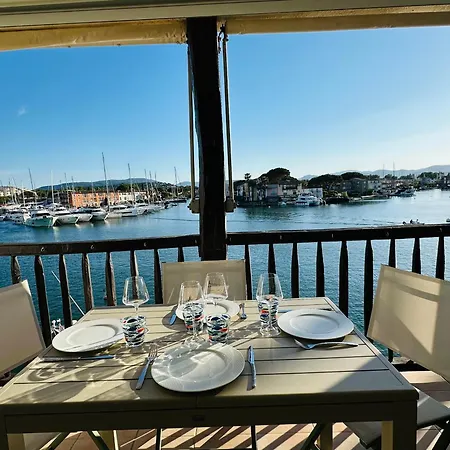 Le Petit Mouillage, A 100 M De La